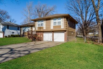 8418 E 92 Pl in Kansas City, MO - Building Photo - Building Photo