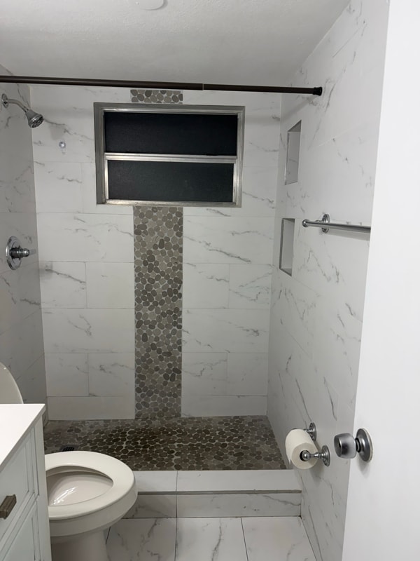 1855 W 60th St in Hialeah, FL - Foto de edificio - Building Photo