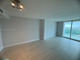 2101 Brickell Ave in Miami, FL - Building Photo