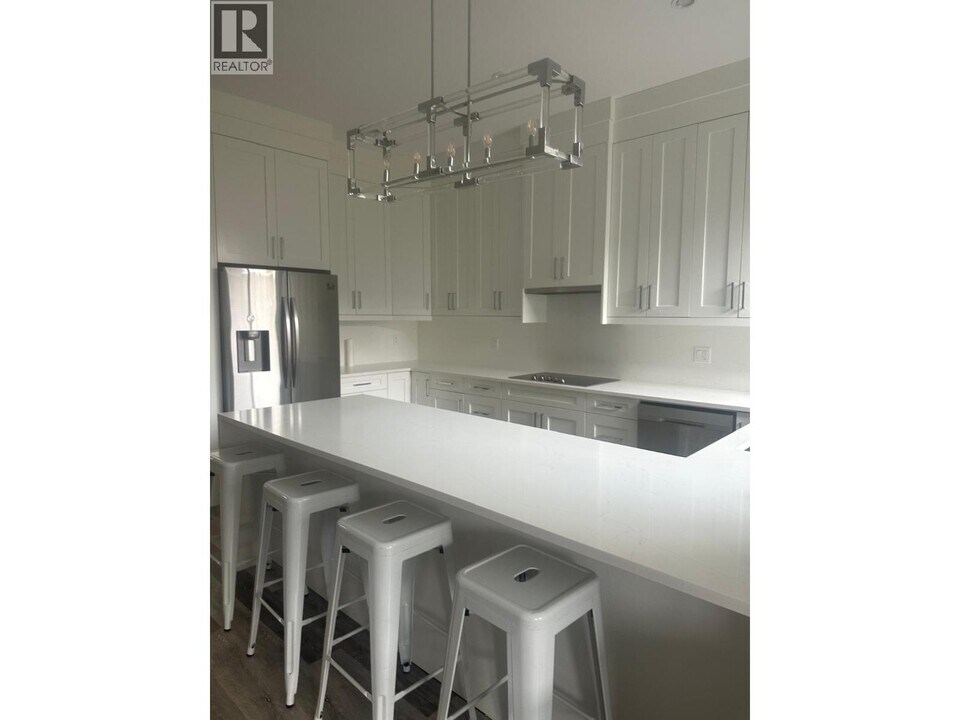 8128 Heather St in Richmond, BC - Building Photo