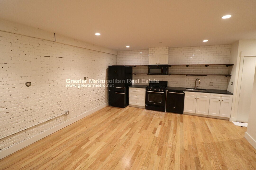 282 North St in Boston, MA - Building Photo