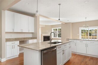 1401 Hunting Hill Dr in Cumberland, RI - Building Photo - Building Photo