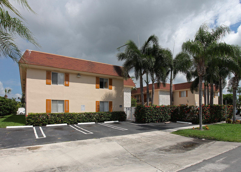 Spencer Garden Apartments in West Palm Beach, FL - Foto de edificio