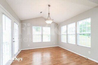 355 Creekview Dr in Kernersville, NC - Building Photo - Building Photo