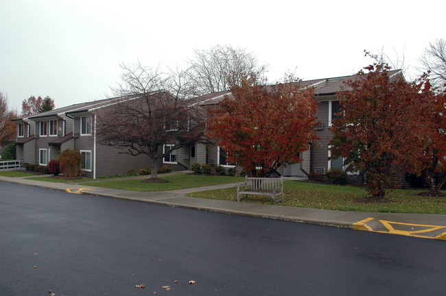 Burt Farms Apartments in Warwick, NY - Foto de edificio - Building Photo