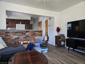 198 Newark Pompton Turnpike in Pequannock, NJ - Building Photo - Building Photo