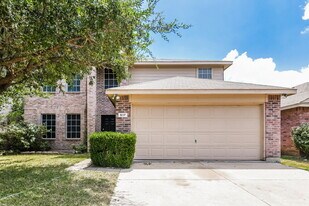 517 Creekbend St in Crowley, TX - Building Photo