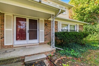 2825 Tuebingen Pkwy in Ann Arbor, MI - Building Photo - Building Photo