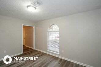 8106 Middlebury Ln in Houston, TX - Building Photo - Building Photo
