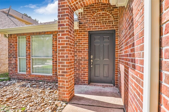 11330 Burning Tree Dr in Montgomery, TX - Building Photo - Building Photo