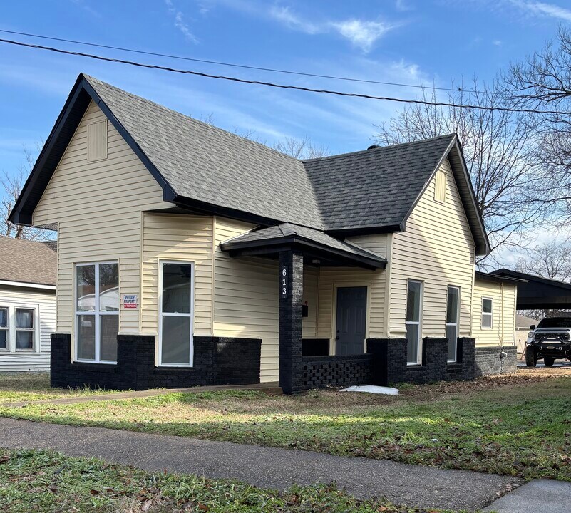 613 N 2nd St in Paragould, AR - Building Photo
