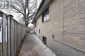45 Wildlark Dr in Toronto, ON - Building Photo - Building Photo