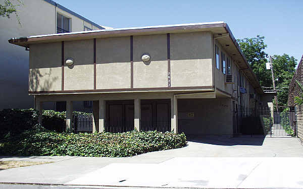 2823 U St in Sacramento, CA - Foto de edificio - Building Photo