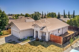 2673 Honeysuckle Dr in Lincoln, CA - Building Photo - Building Photo