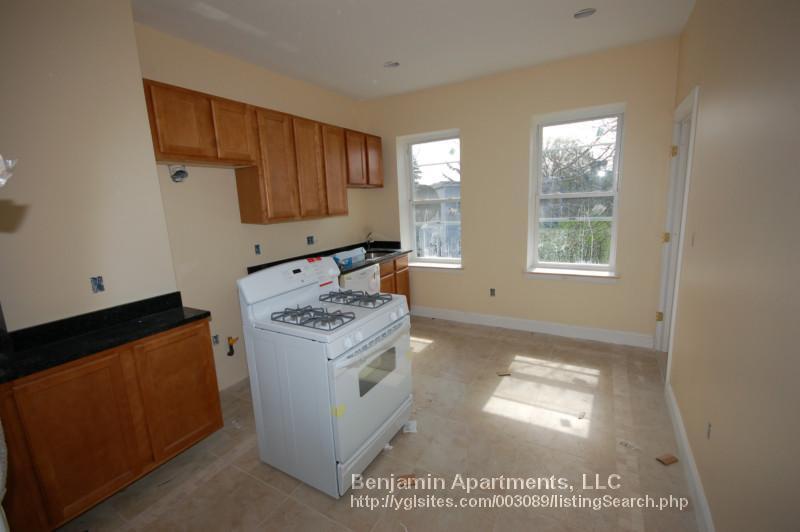 191 Boylston St, Unit 3 in Boston, MA - Building Photo