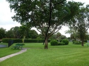 14211 SW 62nd St in Miami, FL - Building Photo - Building Photo