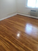 22 Jacqueline Rd, Unit c in Waltham, MA - Foto de edificio - Building Photo