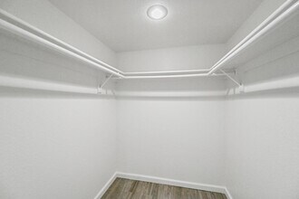 1075 E Chandler Blvd in Chandler, AZ - Building Photo - Building Photo