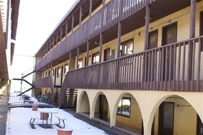 Camlett Apartments in Anchorage, AK - Foto de edificio