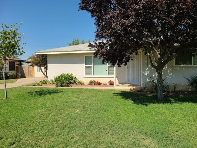 475 N Perry Ave in Dinuba, CA - Building Photo - Building Photo
