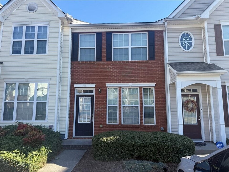 2729 Heathrow Dr in Lawrenceville, GA - Building Photo