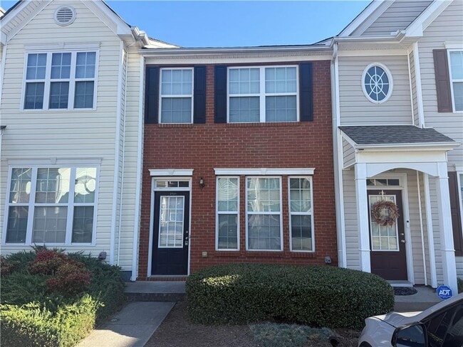 property at 2729 Heathrow Dr