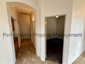 10816 Petalo Dr in Bakersfield, CA - Building Photo - Building Photo
