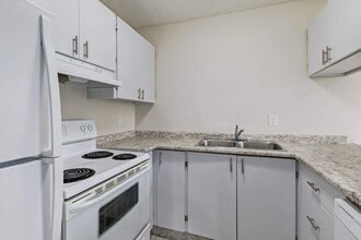 Kenwood Manor in Saskatoon, SK - Building Photo - Building Photo
