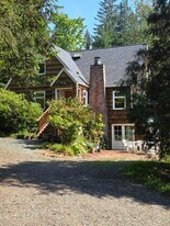 5324 Mt Baker Hwy in Deming, WA - Building Photo