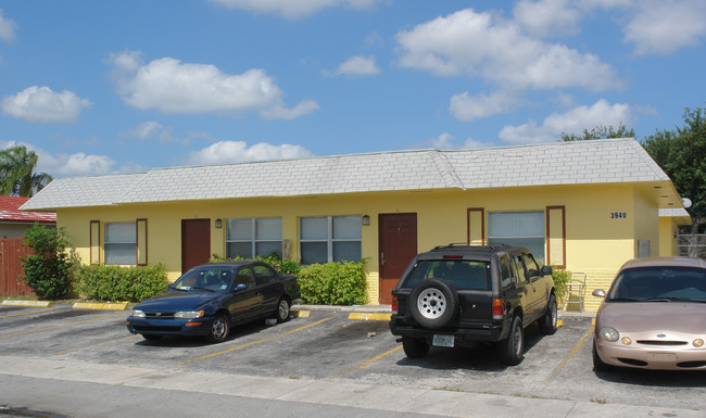 3940 NW 30th Ter in Lauderdale Lakes, FL - Building Photo - Building Photo