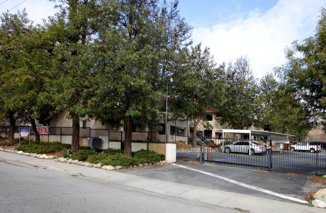 Bonita Apartments in Banning, CA - Building Photo