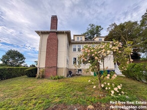 28 Manet Rd, Unit 1 in Chestnut Hill, MA - Building Photo - Building Photo