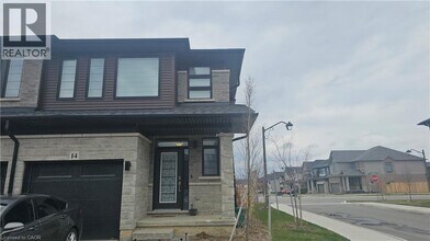 461 Blackburn Dr in Brantford, ON - Building Photo - Building Photo