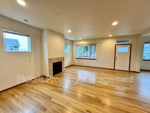 2402 Seringa Ave in Bremerton, WA - Building Photo - Building Photo