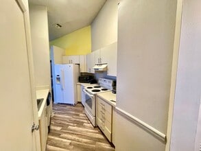 2564 Woodgate Blvd in Orlando, FL - Building Photo - Building Photo