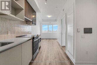 395 Dundas St W in Oakville, ON - Building Photo - Building Photo