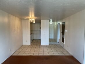 5660 Meadow Ln in South Ogden, UT - Foto de edificio - Building Photo
