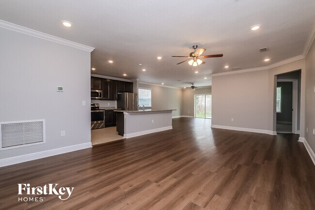 6177 Kinlock Ave in Spring Hill, FL - Building Photo - Building Photo