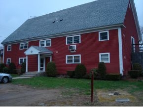 82 High St in Stratham, NH - Building Photo