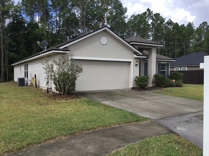 217 E New England Dr in Elkton, FL - Building Photo