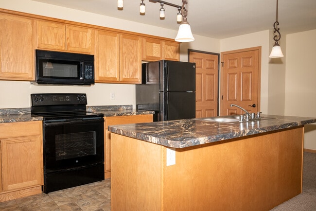 Berry Pointe Luxury Apartments in Tomah, WI - Foto de edificio - Building Photo