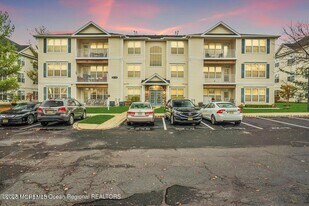 410 St Andrews Pl in Englishtown, NJ - Building Photo