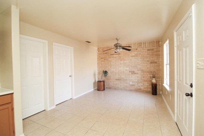 311 Soria Dr-Unit -3 in Laredo, TX - Building Photo - Building Photo