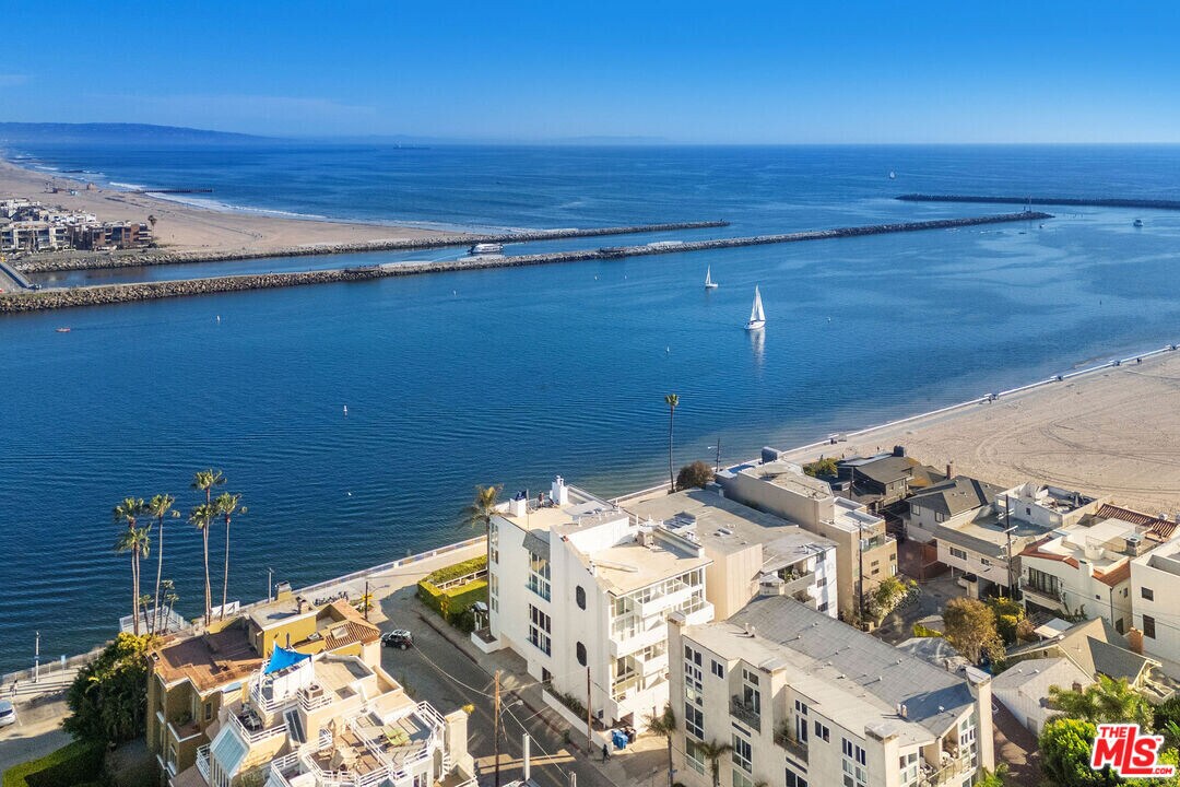 5515 Pacific Ave in Marina Del Rey, CA - Building Photo