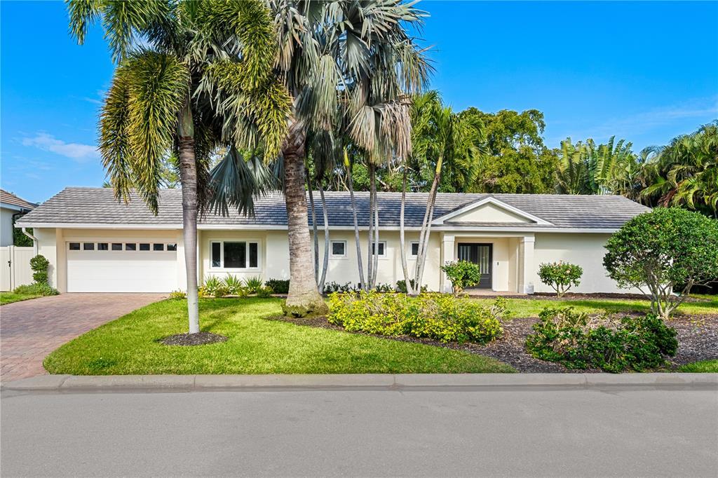 606 Owl Way in Sarasota, FL - Building Photo