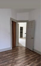 14 Elk St in Paterson, NJ - Foto de edificio - Building Photo