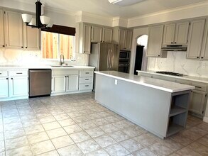 2056 N Bend Dr in Sacramento, CA - Building Photo - Building Photo