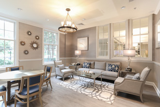 Clayborne Apartments in Alexandria, VA - Foto de edificio - Interior Photo