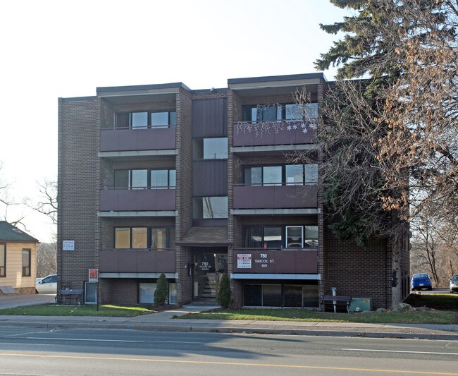 780 Simcoe St S in Oshawa, ON - Building Photo - Building Photo