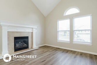 1001 E Madelyn Dr in Kearney, MO - Foto de edificio - Building Photo